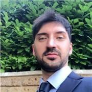 Laureto in Giurisprudenza disponibile per aiutare tutti gli studenti (scuole superiori o Università)